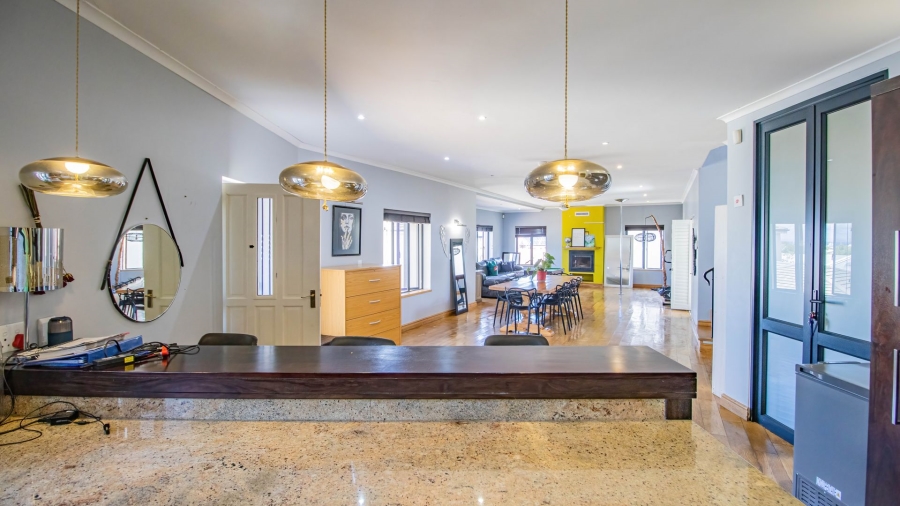 To Let 5 Bedroom Property for Rent in Rome Glen Western Cape